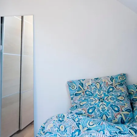 Lovely Bright Apartment Close To Opera Apartment